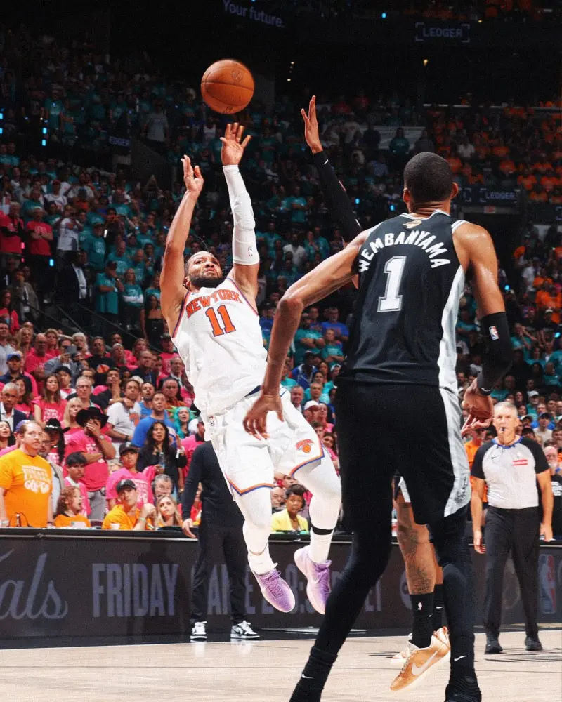 开云赛事集团-NBA官方点评布伦森：关键时刻挺身而出，投中锁定胜局的一球